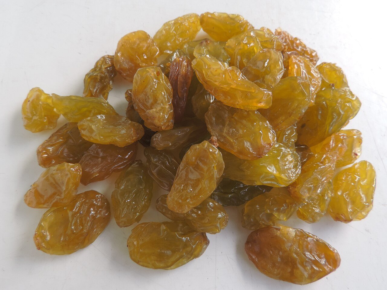 کشمش طلایی جامبو درجه یک — close-up